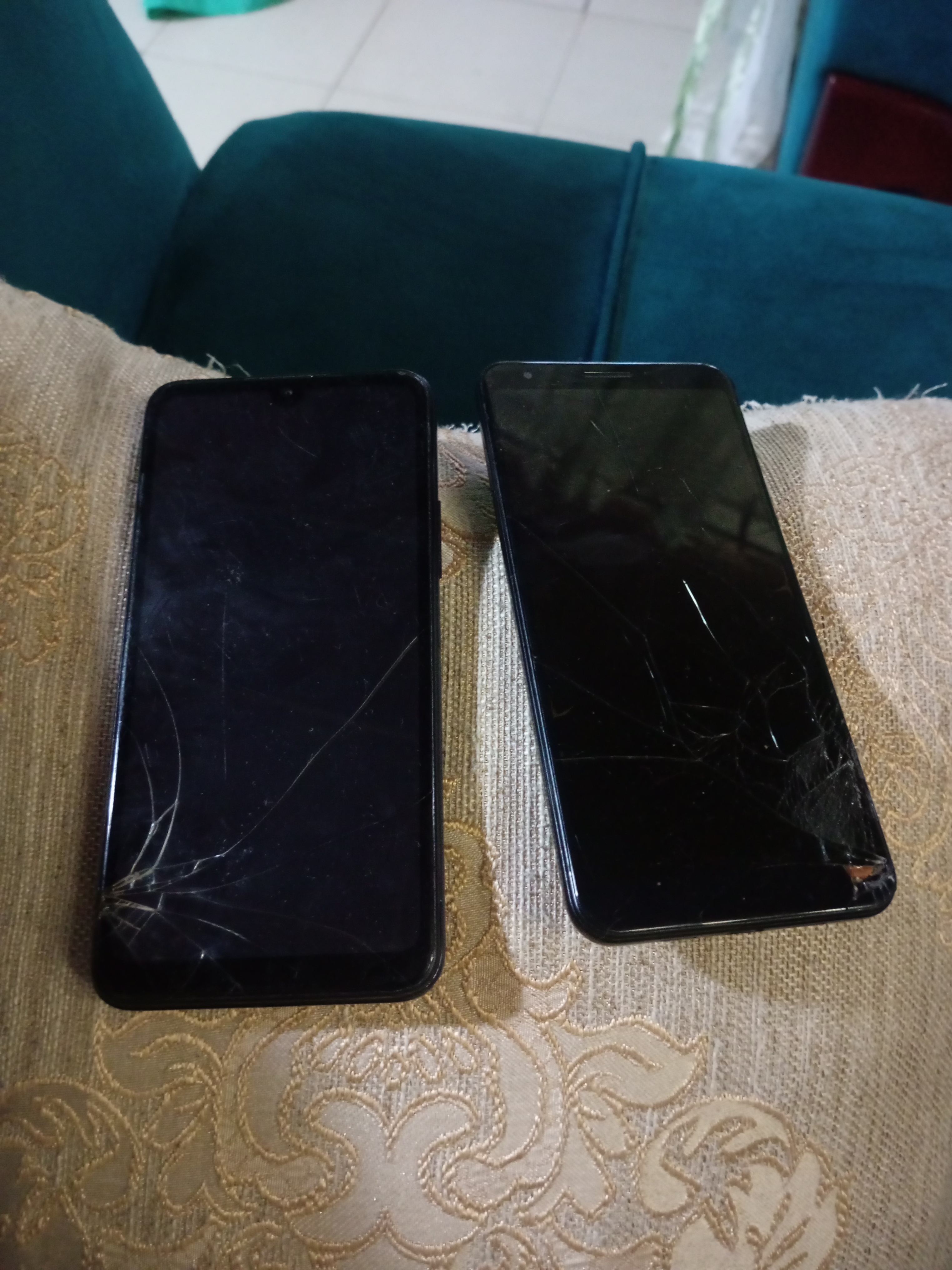 Deux Téléphones pixel 3aXl + Itel A56